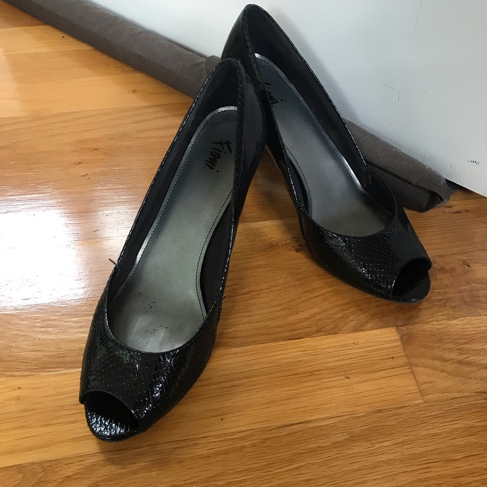 Fioni Black PeepToes